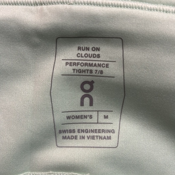 On Cloud women’s Performance Tights 7/8 - Picture 8 of 12